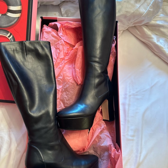 Gucci brand new never worn boots. - Picture 7 of 8